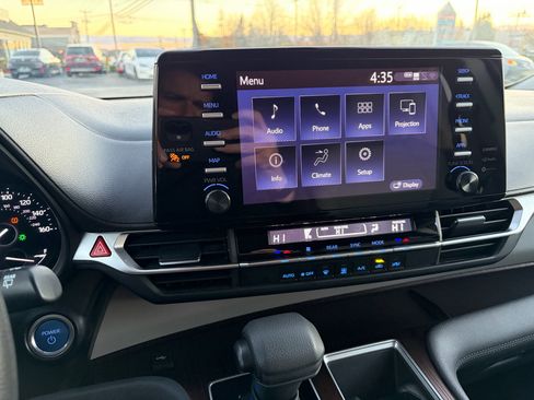 Used 2023 Toyota Sienna LE image 35