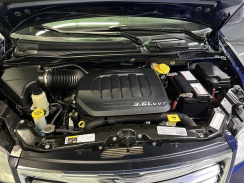 Used 2014 Chrysler Town & Country Touring w/ Trailer Tow Group image 15