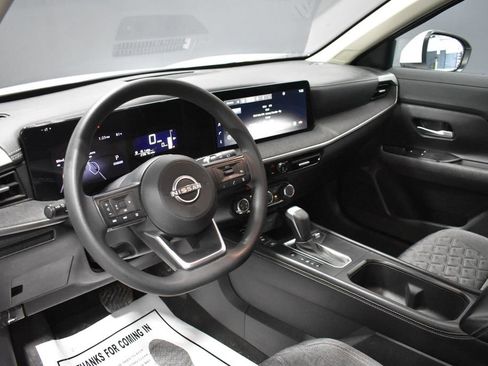 Certified 2025 Nissan Kicks SV AWD/4WD image 4