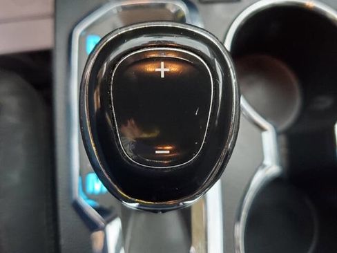 Used 2017 Chevrolet Equinox LT w/ Convenience Package image 28