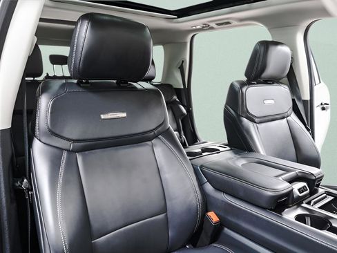 Used 2025 Ford Expedition Platinum AWD/4WD image 38