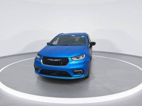 New 2026 Chrysler Pacifica Limited image 3