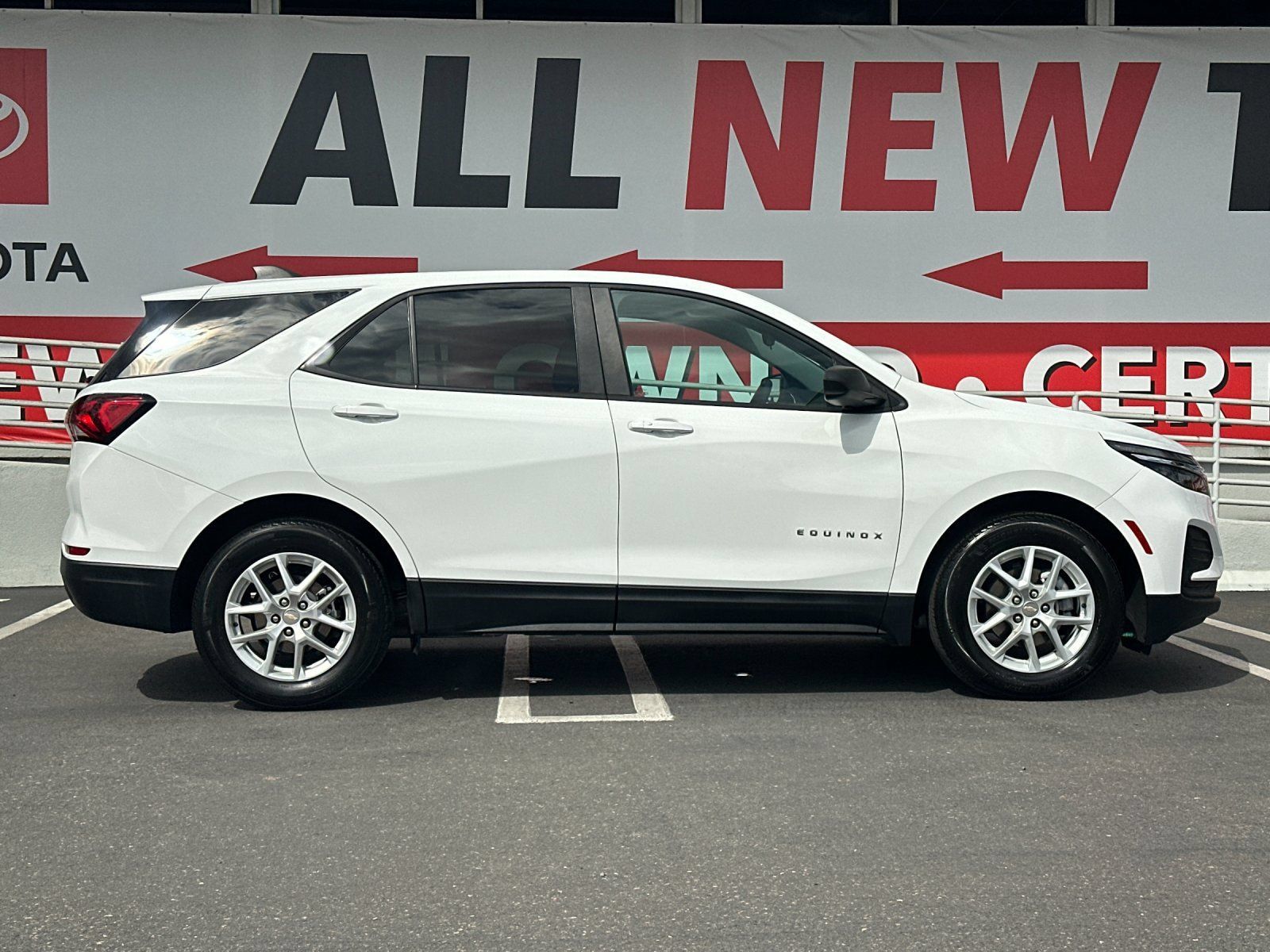 Used 2022 Chevrolet Equinox LS w/ LS Convenience Package FWD image 6