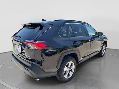 Used 2022 Toyota RAV4 LE AWD/4WD image 4