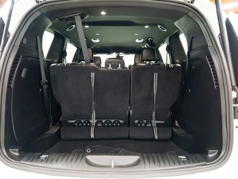 Used 2025 Chrysler Pacifica Select FWD image 8