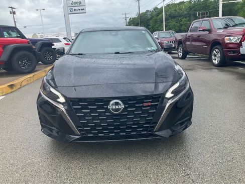 Used 2023 Nissan Altima 2.5 SR w/ SR Premium Package AWD/4WD image 2
