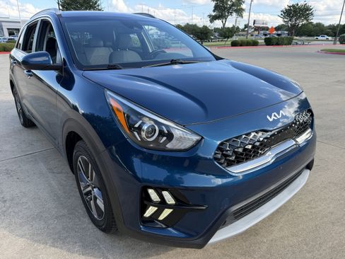 Used 2022 Kia Niro LXS FWD image 1