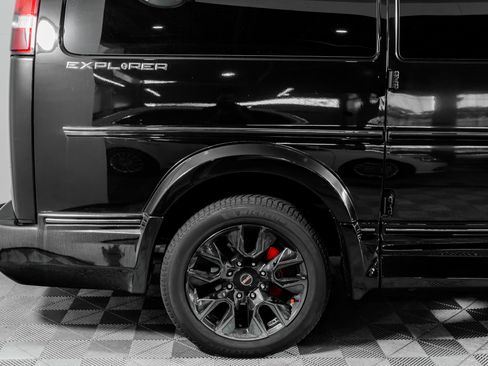 Used 2023 GMC Savana 2500 image 8