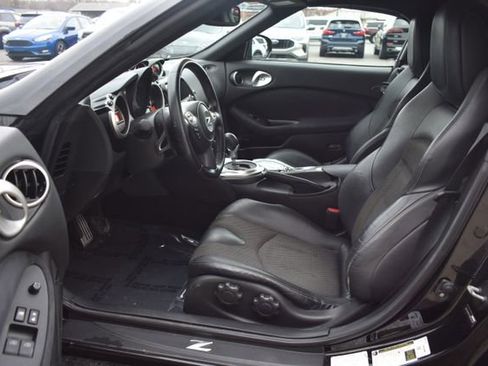 Used 2010 Nissan 370Z Touring w/ Sport Pkg RWD image 17