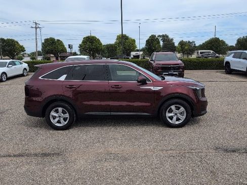 Used 2024 Kia Sorento LX FWD image 17