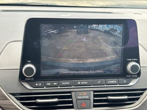 Used 2025 Nissan Altima 2.5 SV FWD image 32