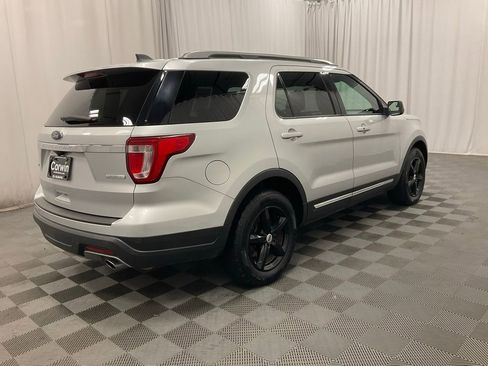 Used 2019 Ford Explorer XLT image 3