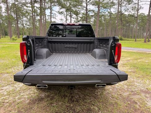 Used 2023 GMC Sierra 1500 AT4 w/ Technology Package AWD/4WD image 5