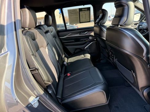 Used 2023 Jeep Grand Cherokee Overland w/ Luxury Tech Group IV image 39