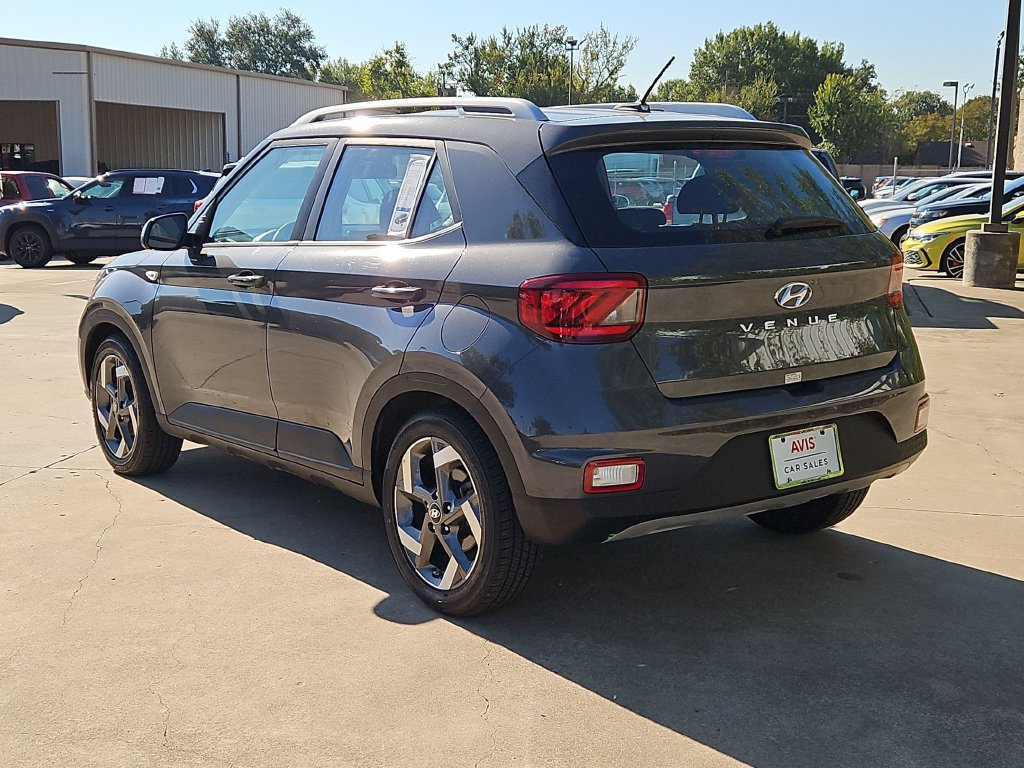 Used 2025 Hyundai Venue SEL FWD image 9