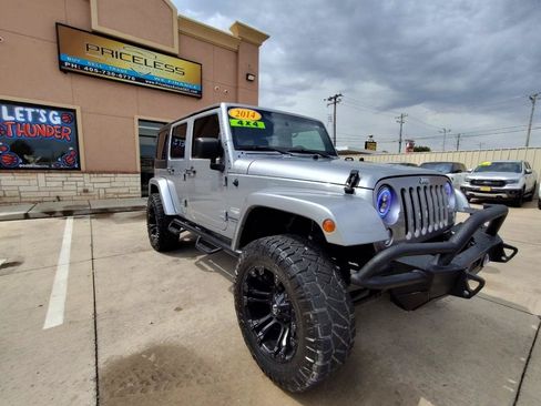 Used 2014 Jeep Wrangler Unlimited Sahara w/ Max Tow Package AWD/4WD image 2