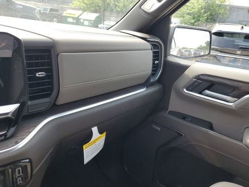 New 2026 GMC Sierra 1500 SLT image 28