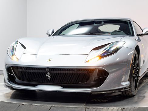 Used 2018 Ferrari 812 Superfast RWD image 74