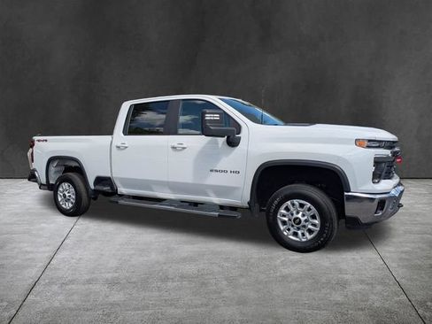 Used 2025 Chevrolet Silverado 2500 LT w/ Convenience Package AWD/4WD image 2