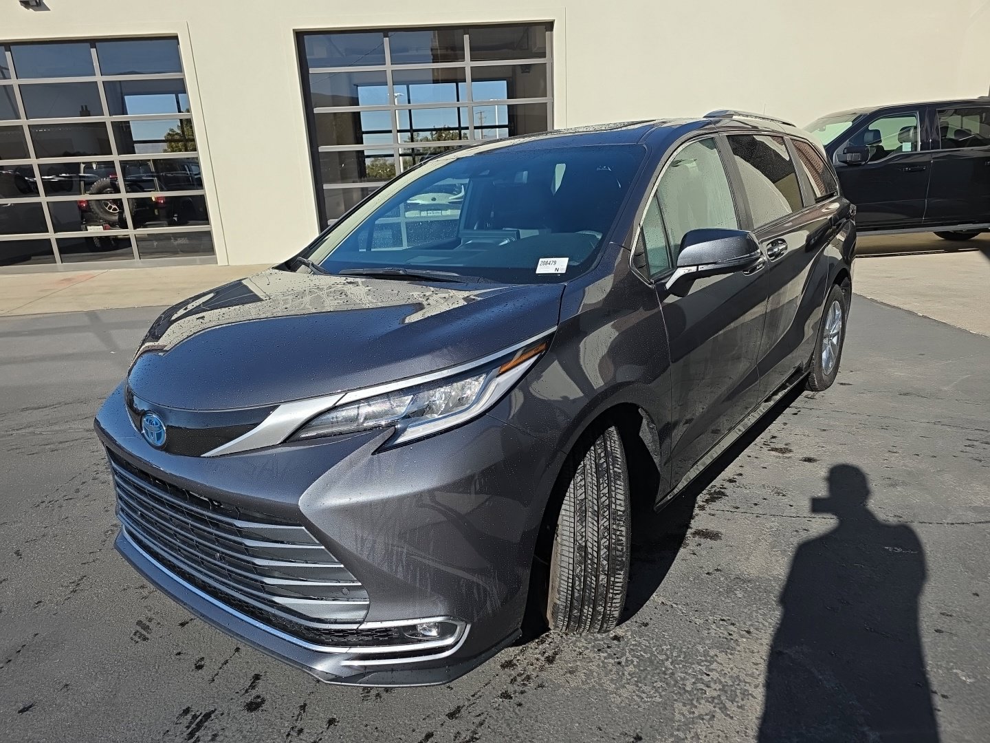 Used 2025 Toyota Sienna Limited AWD/4WD image 3