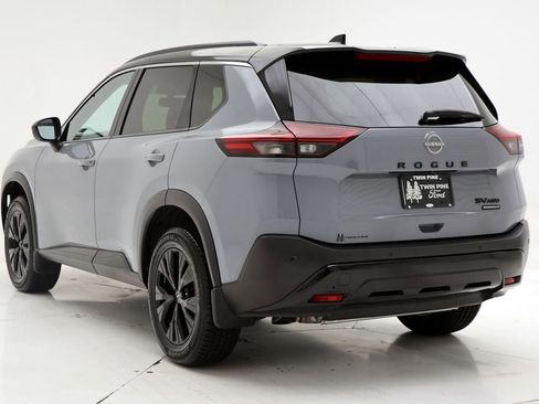 Used 2023 Nissan Rogue SV w/ SV Premium B Package image 7
