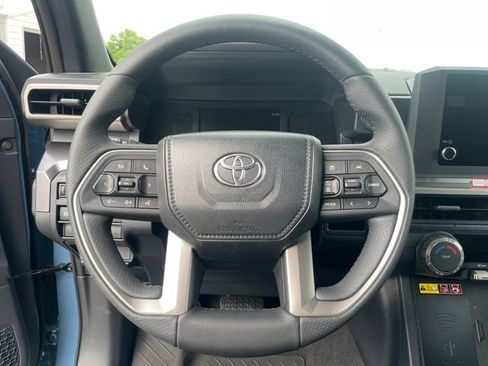 New 2026 Toyota 4Runner SR5 AWD/4WD image 14