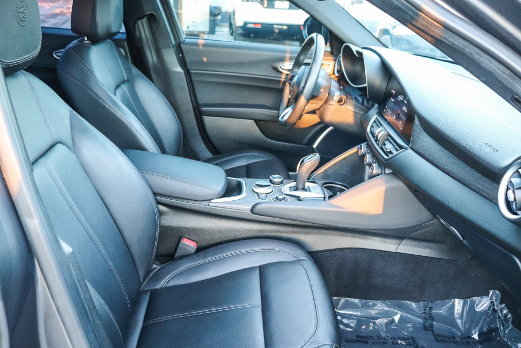 Used 2022 Alfa Romeo Giulia Ti RWD image 19