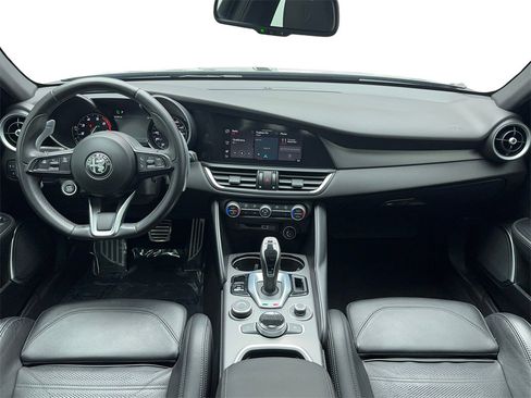 Used 2022 Alfa Romeo Giulia Veloce image 16
