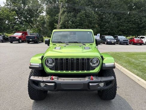 Used 2025 Jeep Wrangler Unlimited Rubicon AWD/4WD image 3