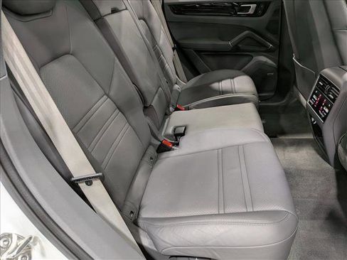 Used 2023 Porsche Cayenne Platinum Edition image 21