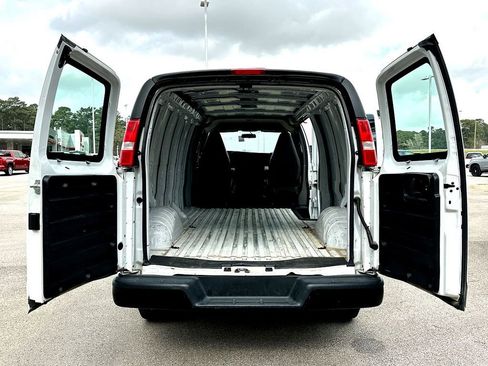 Used 2022 GMC Savana 3500 Extended w/ Driver Convenience Package RWD image 31