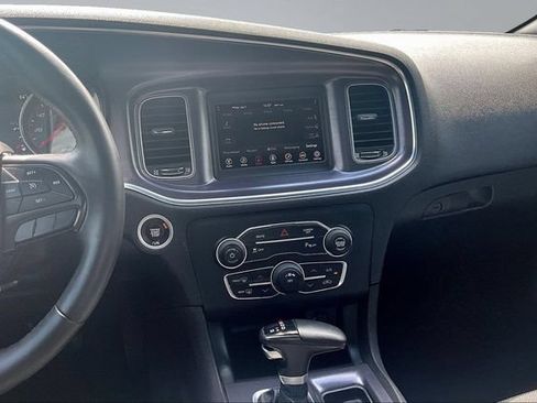 Used 2018 Dodge Charger SXT RWD image 9