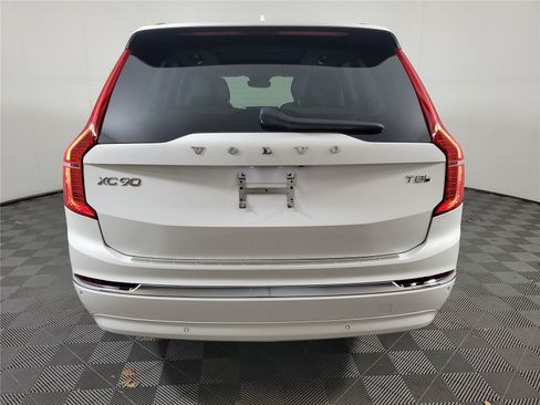 Certified 2025 Volvo XC90 T8 Plus w/ Protection Package Premier AWD/4WD image 5