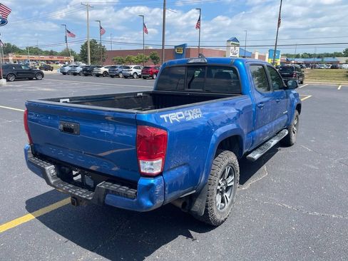 Used 2016 Toyota Tacoma SR5 AWD/4WD image 5