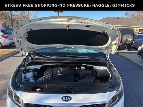 Used 2018 Kia Sedona LX image 10