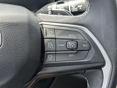 Used 2023 Jeep Grand Cherokee L Laredo AWD/4WD image 21