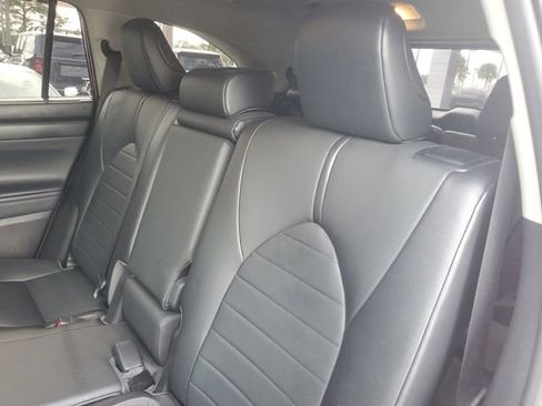 Used 2021 Toyota Highlander XLE image 9