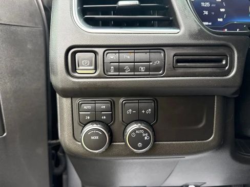 Used 2022 Chevrolet Suburban Z71 w/ Luxury Package AWD/4WD image 19