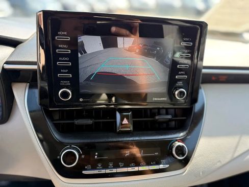 Used 2021 Toyota Corolla L image 2