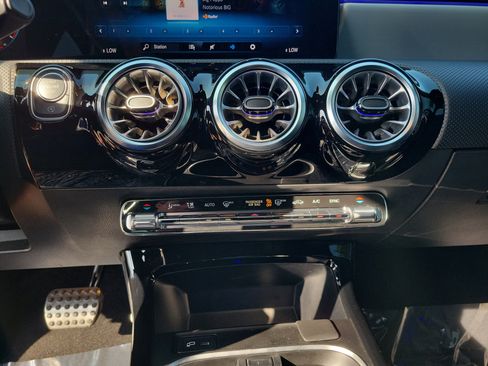 Used 2022 Mercedes-Benz CLA 250 image 18