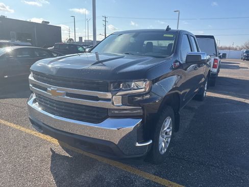 Used 2021 Chevrolet Silverado 1500 LT w/ Z71 Off-Road Package image 3