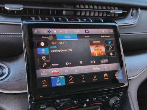 Certified 2023 Jeep Grand Cherokee L Limited w/ Luxury Tech Group II AWD/4WD image 30