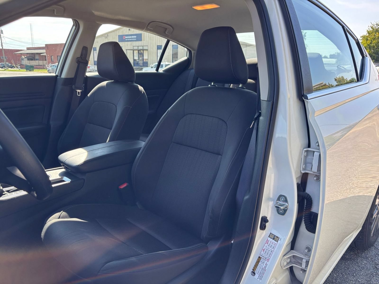 Used 2025 Nissan Altima 2.5 SV FWD image 35