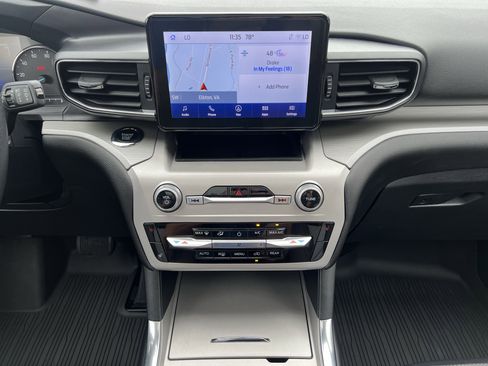 Used 2023 Ford Explorer XLT w/ Equipment Group 202A image 23