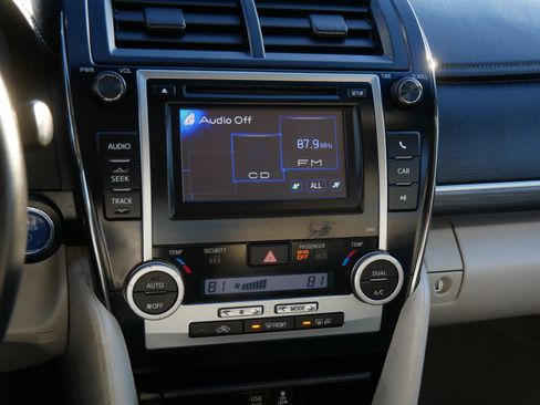 Used 2012 Toyota Camry XLE w/ Convenience Pkg image 18