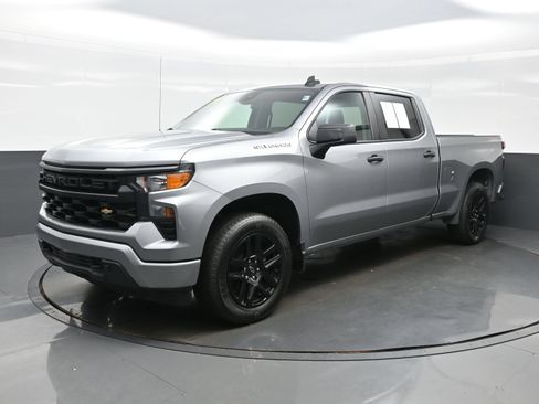 Used 2024 Chevrolet Silverado 1500 Custom AWD/4WD image 2
