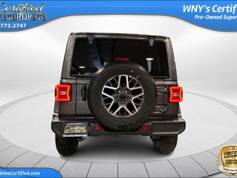Used 2025 Jeep Wrangler Unlimited Sahara AWD/4WD image 7