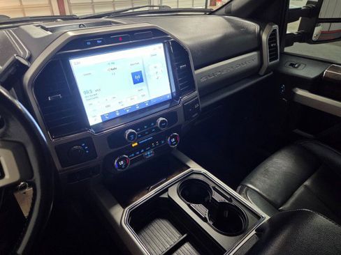 Used 2022 Ford F250 Lariat w/ Chrome Package image 47