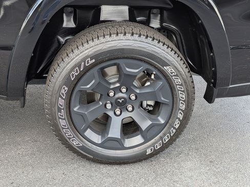 Used 2025 RAM 1500 Big Horn AWD/4WD image 9