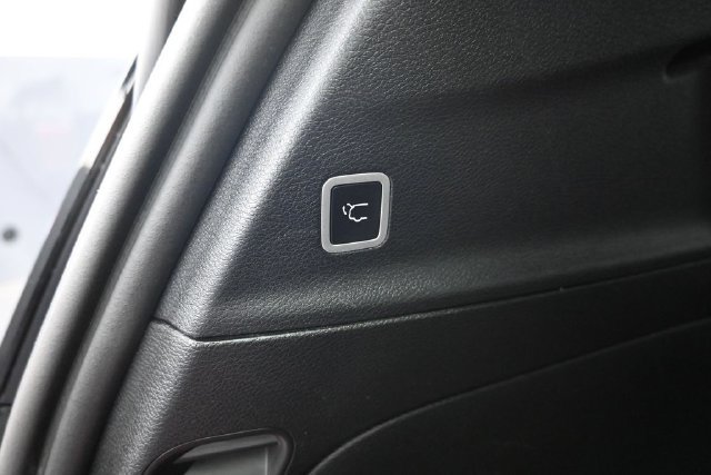 Used 2025 Chrysler Pacifica Limited FWD image 34